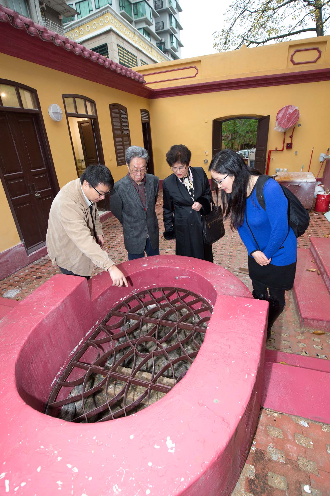 王蒙伉儷參觀文學館選址 Visita à Casa da Literatura de Macau do casal Wang Meng